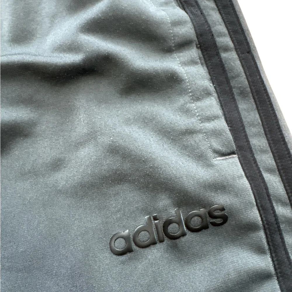 Adidas Men’s Gray & Black Striped Sweat Pants Size XL‎ Futbol Track Soccer Y2K